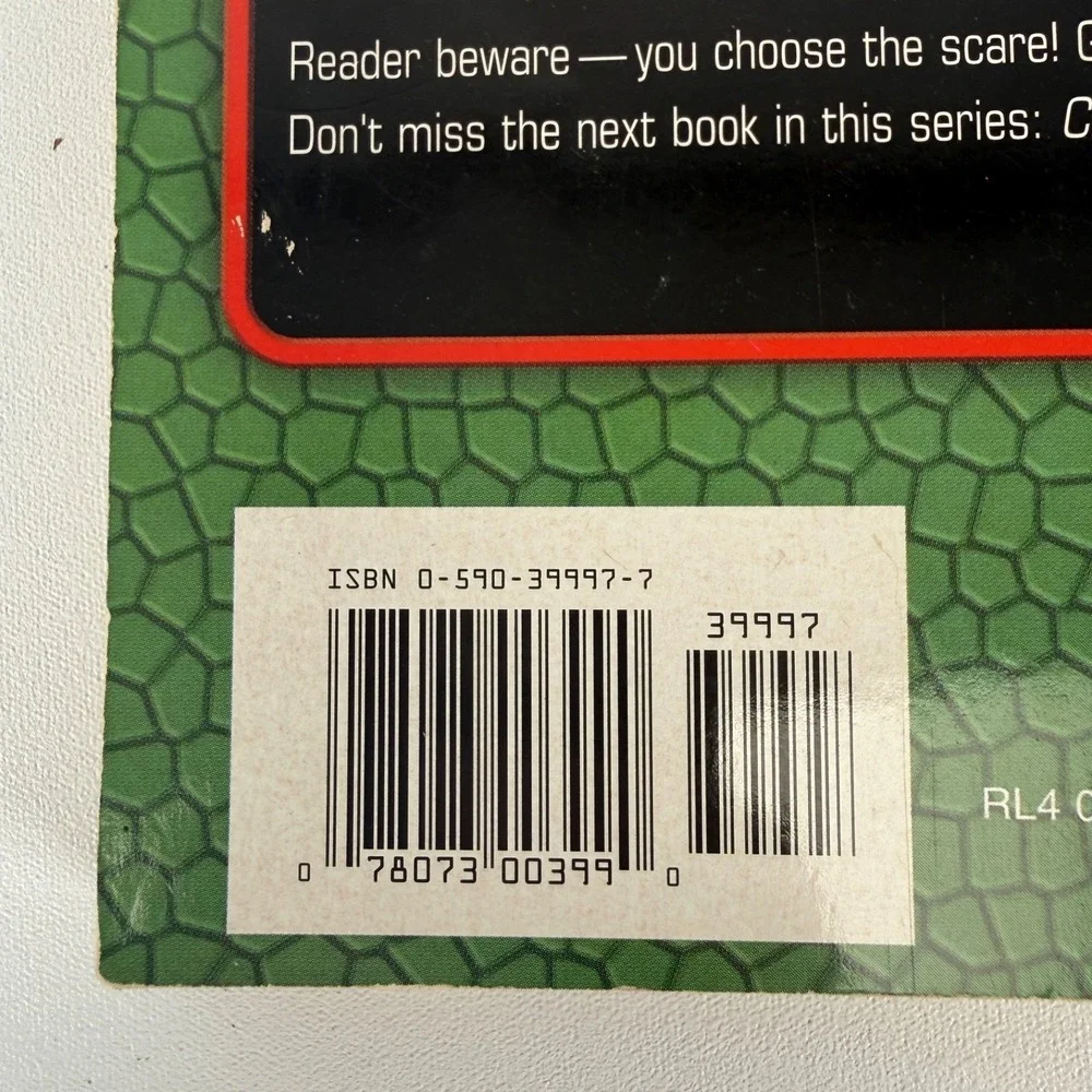 Alone in Snakebite Canyon (Give Yourself Goosebumps - 26)‎ Paperback R.L. STINE